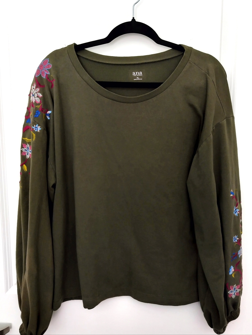 ANA Women's XL Olive Green Embroidered Sleeve Sweatshirt